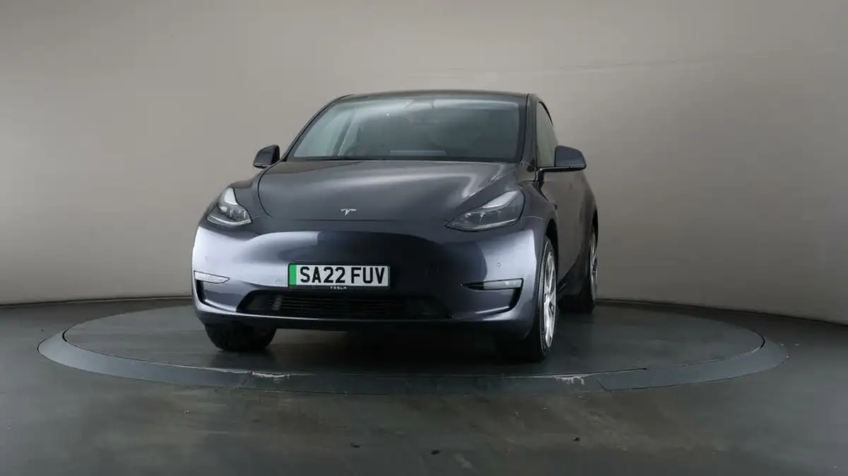 2022-tesla-model-y-e-long-range-big-40