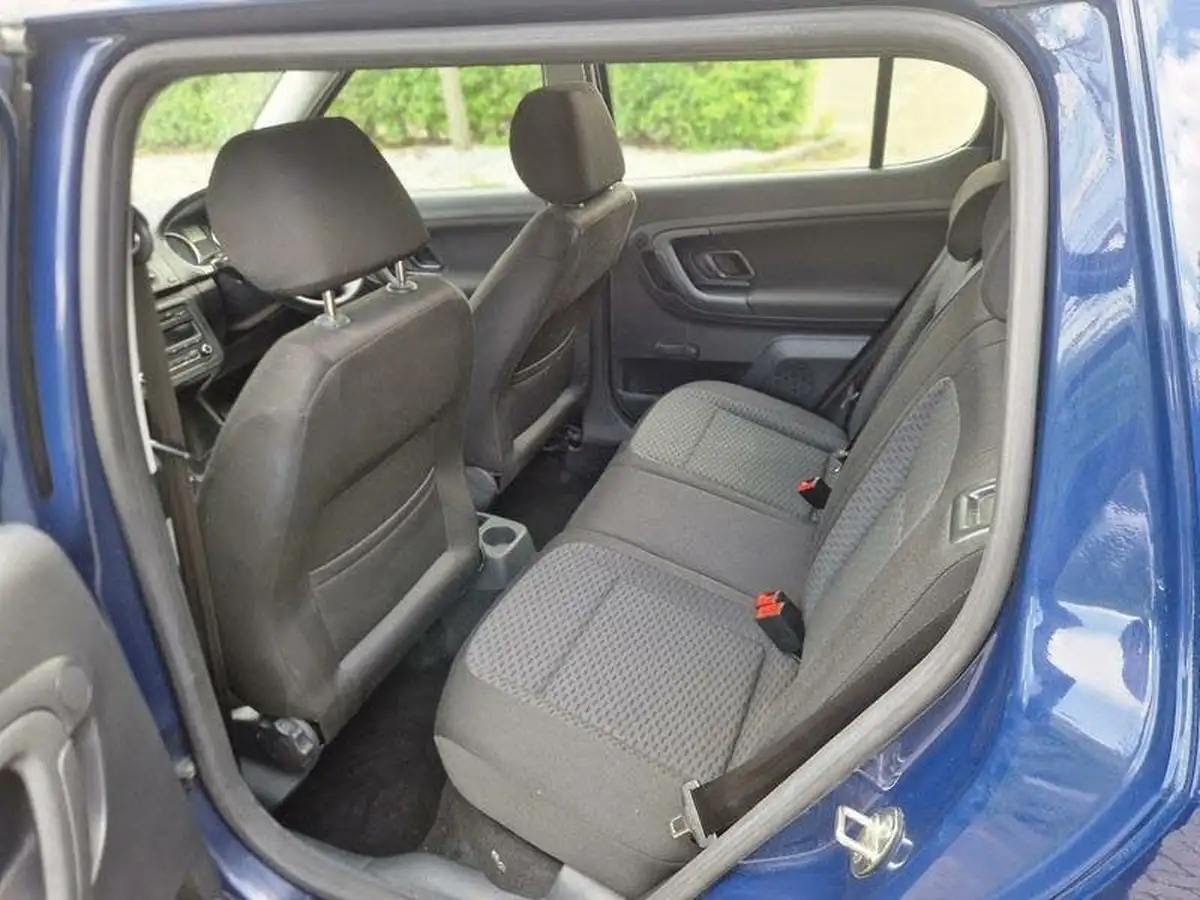 2012-skoda-fabia-14-se-mpi-85bhp-hatchback-big-18