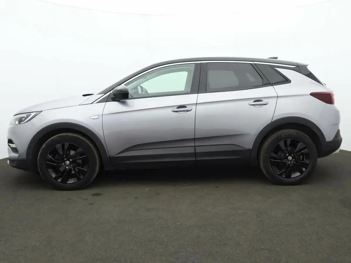 2021-vauxhall-grandland-x-15td-sri-nav-big-3