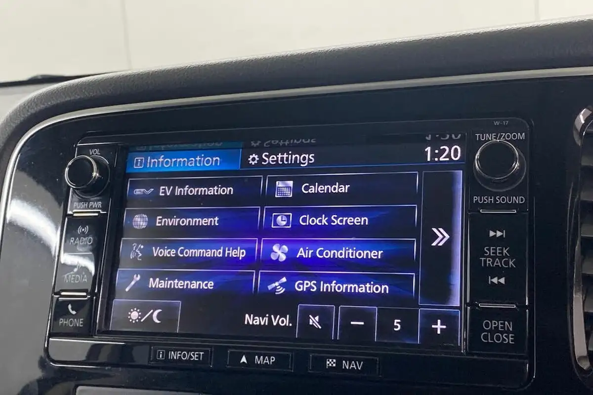 2017-mitsubishi-outlander-20-4hs-phev-5st-big-23