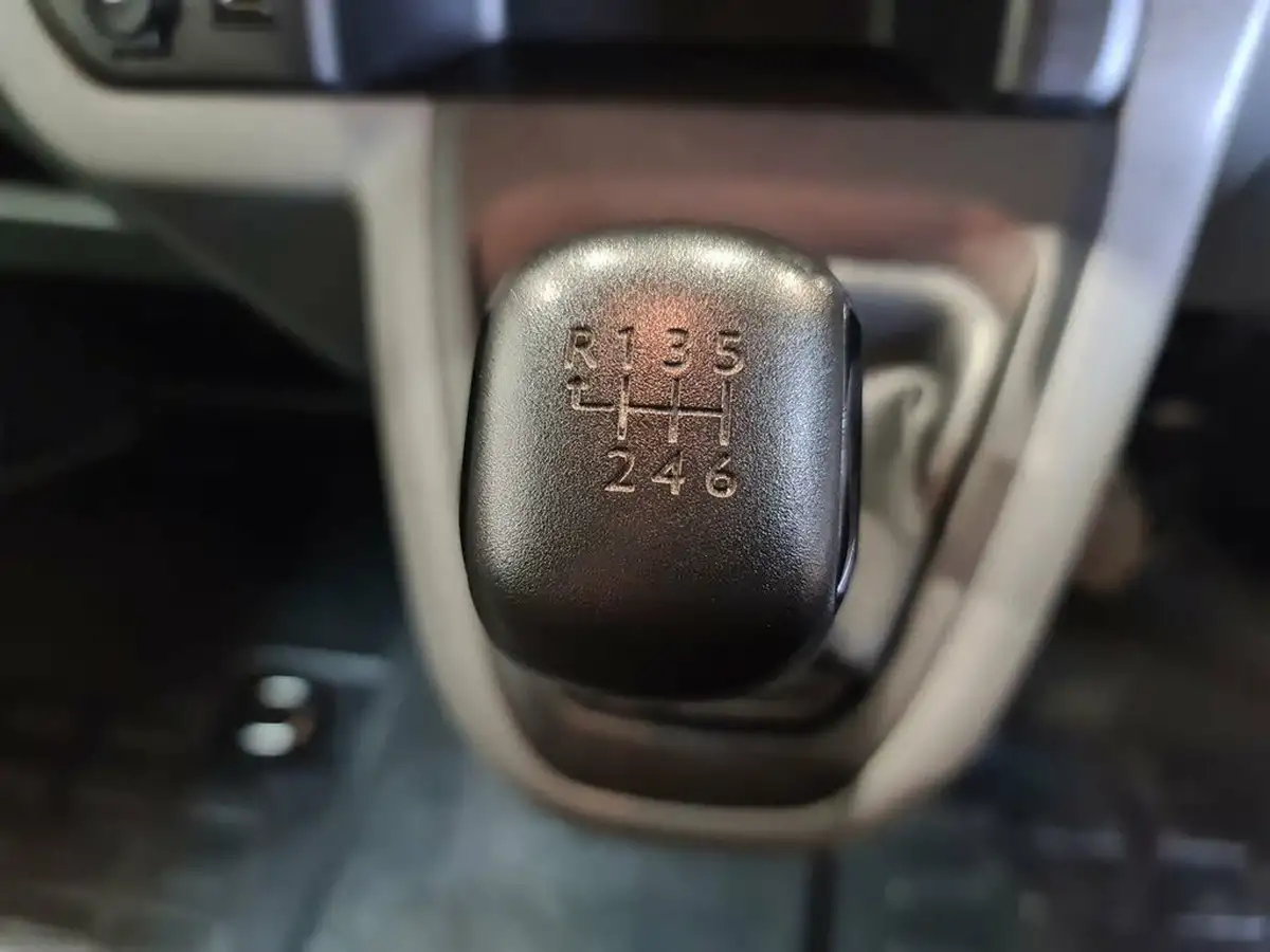 2021-toyota-proace-15d-icon-compact-100hpeu6dt-e-big-26