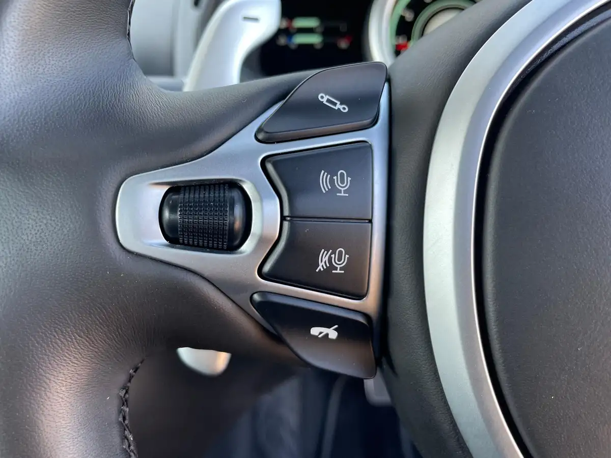 2020-aston-martin-db11-40-v8-503bhp-big-33