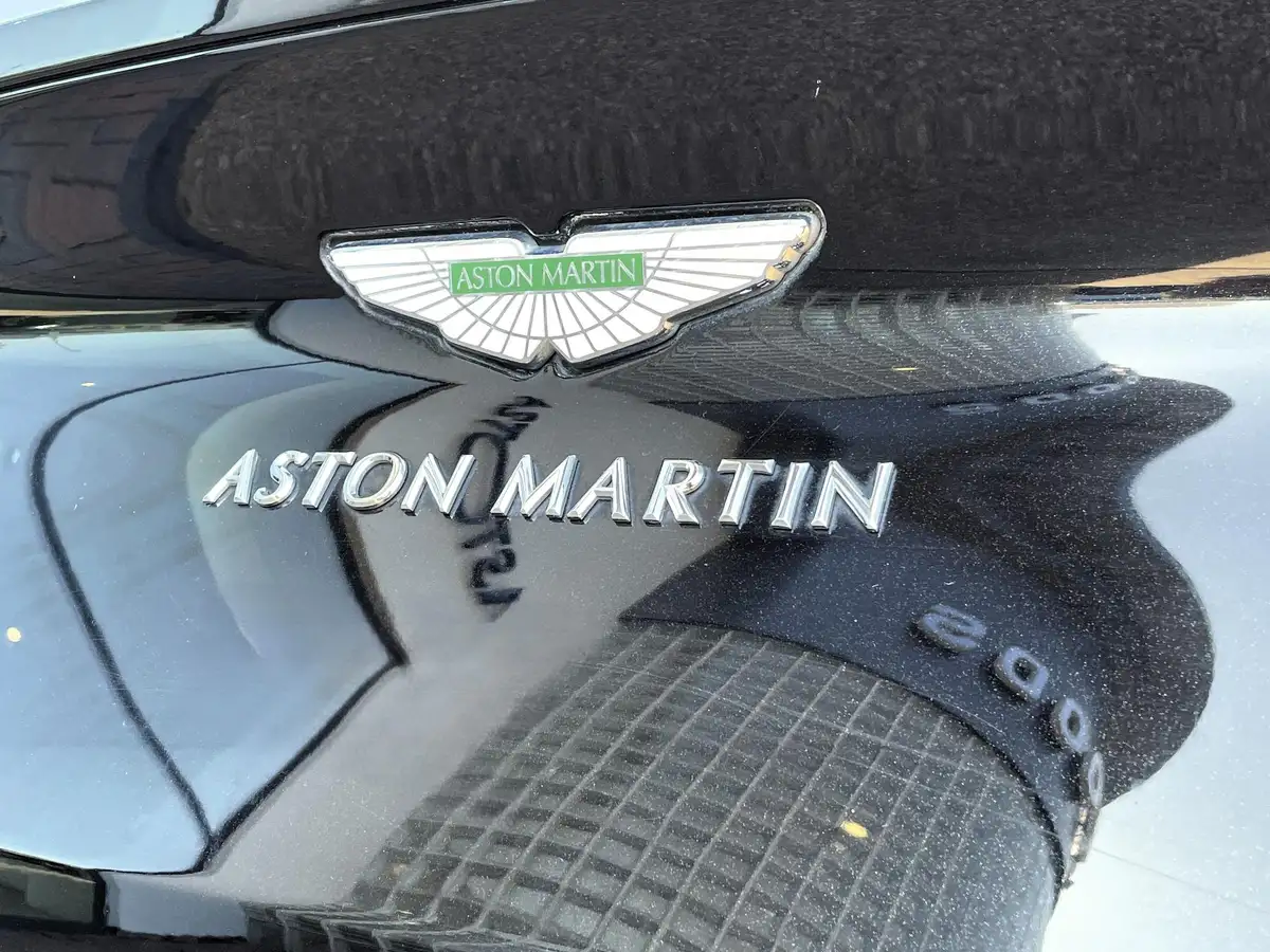 2020-aston-martin-db11-40-v8-503bhp-big-9