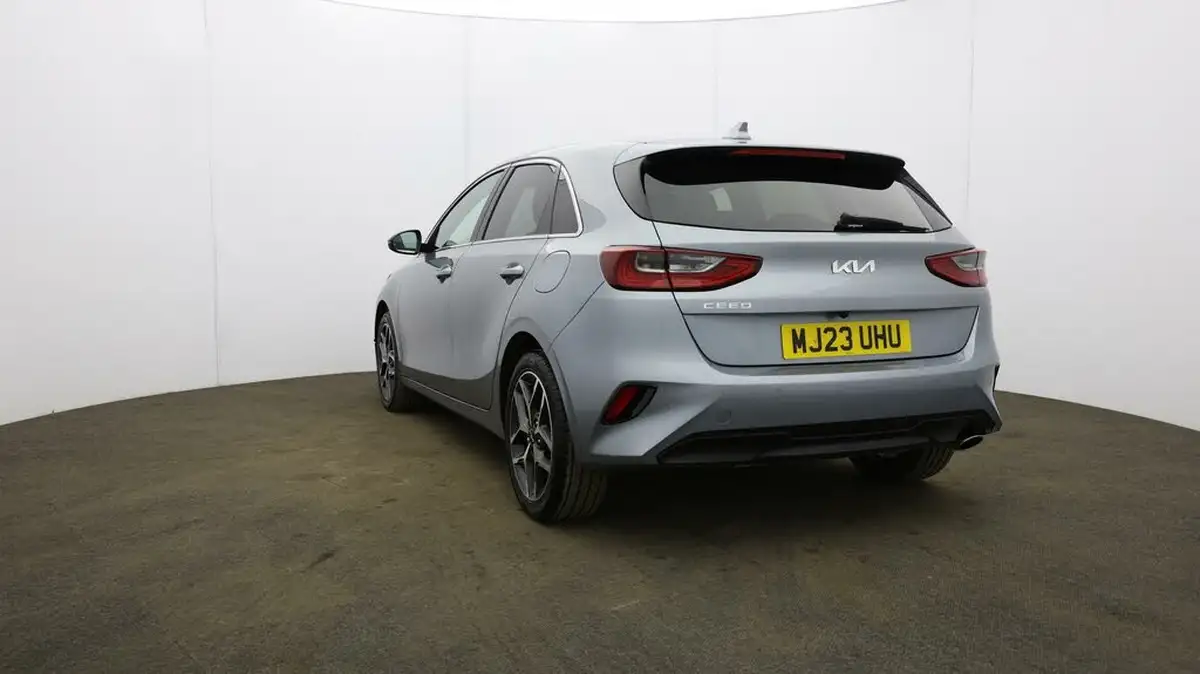 2022-kia-ceed-15-t-gdi-3-hatchback-big-24