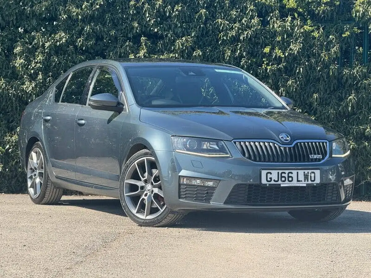 2016-skoda-octavia-20tdi-vrs-hatchback-dsg-big-1