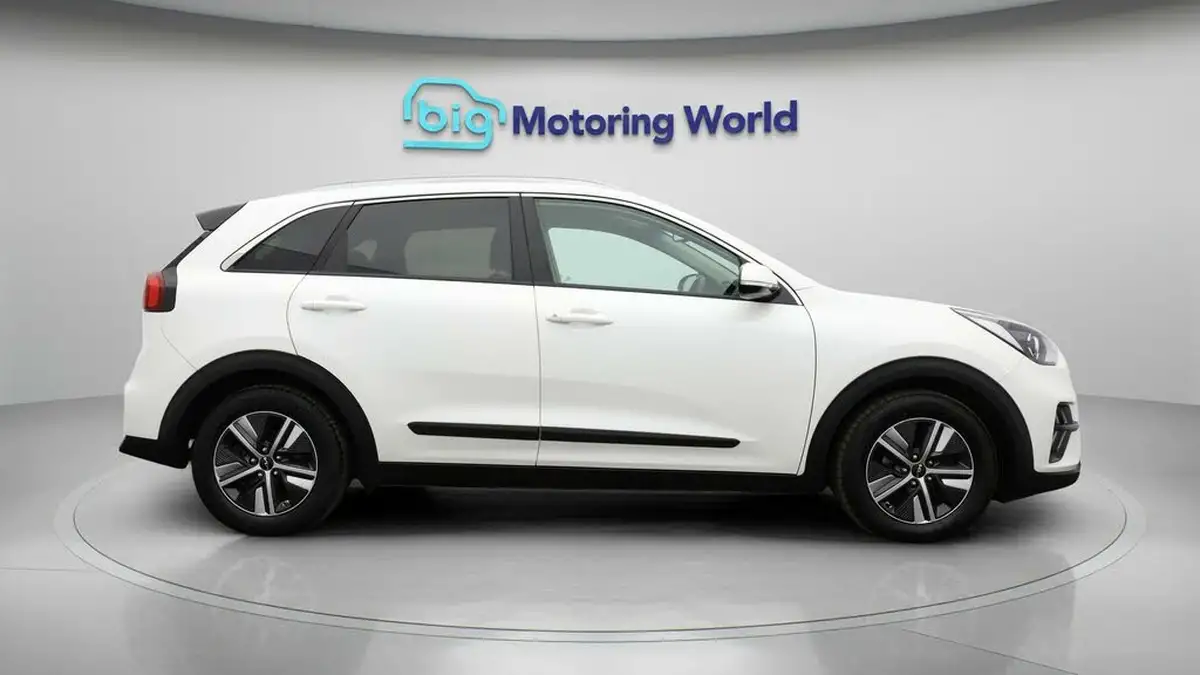 2022-kia-niro-16-gdi-2-139bhp-156kwh-big-7