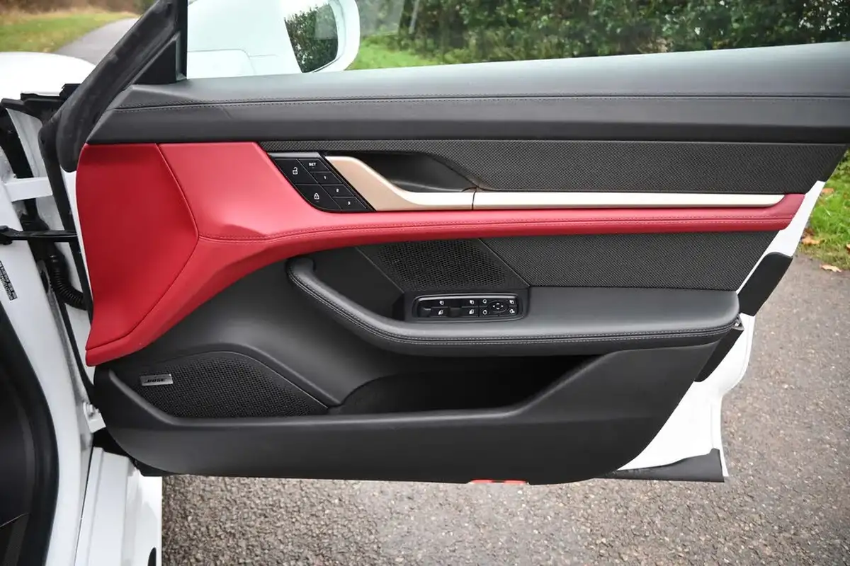2022-porsche-taycan-e-gts-big-12