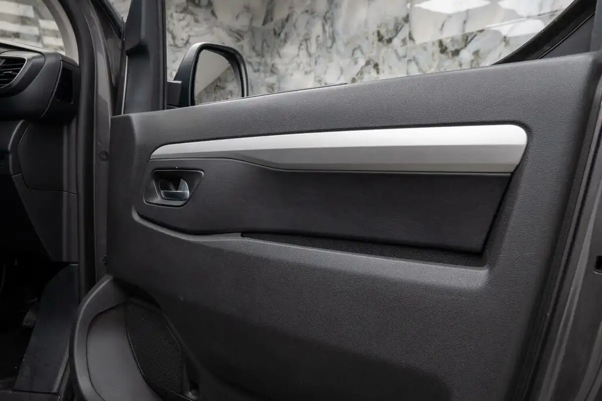 2018-peugeot-traveller-20-bluehdi-allure-20-bluehdi-180ps-standardss-eat8-big-38