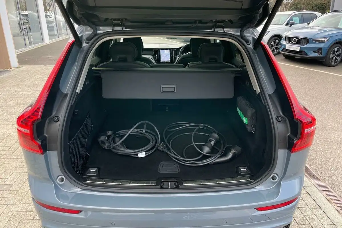 2024-volvo-xc60-20-b5-plus-big-18