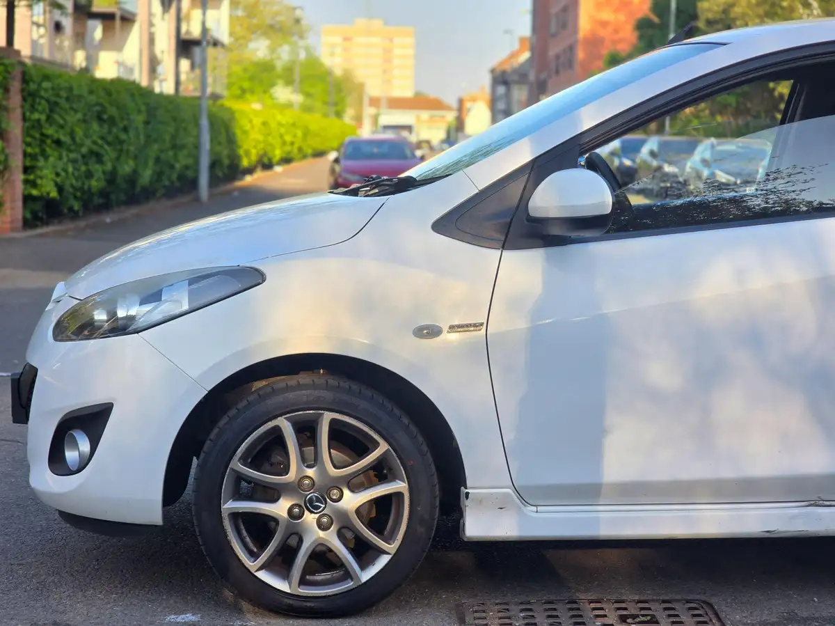 2012-mazda-mazda2-13-venture-big-15