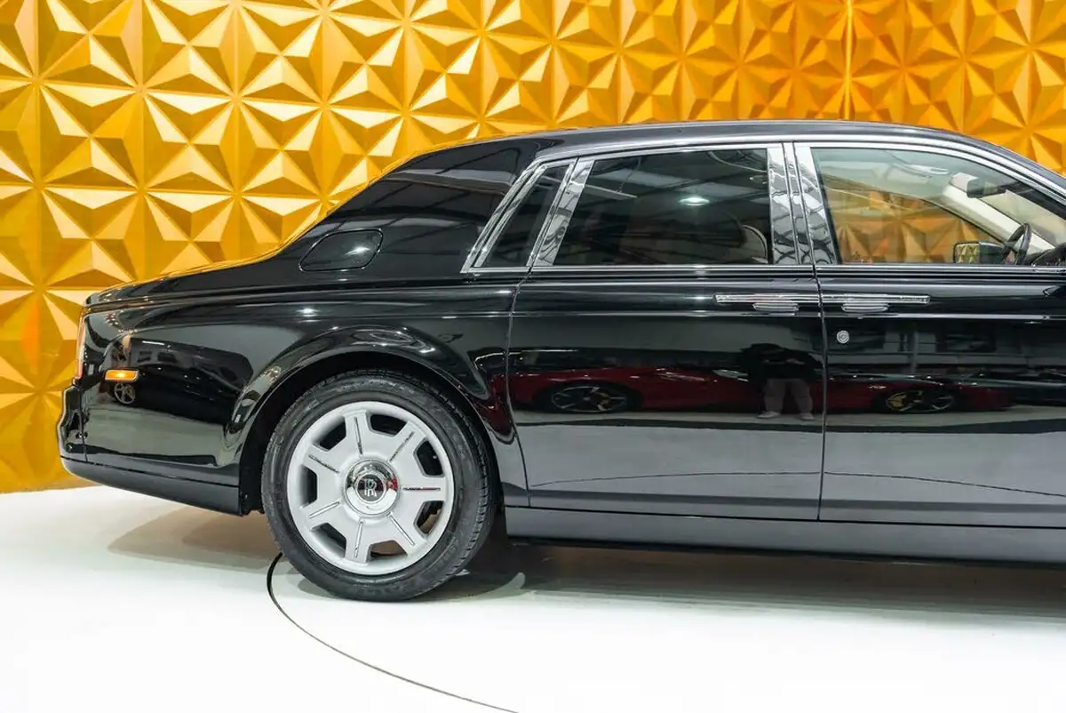 2007-rolls-royce-phantom-67-limousine-4d-big-28