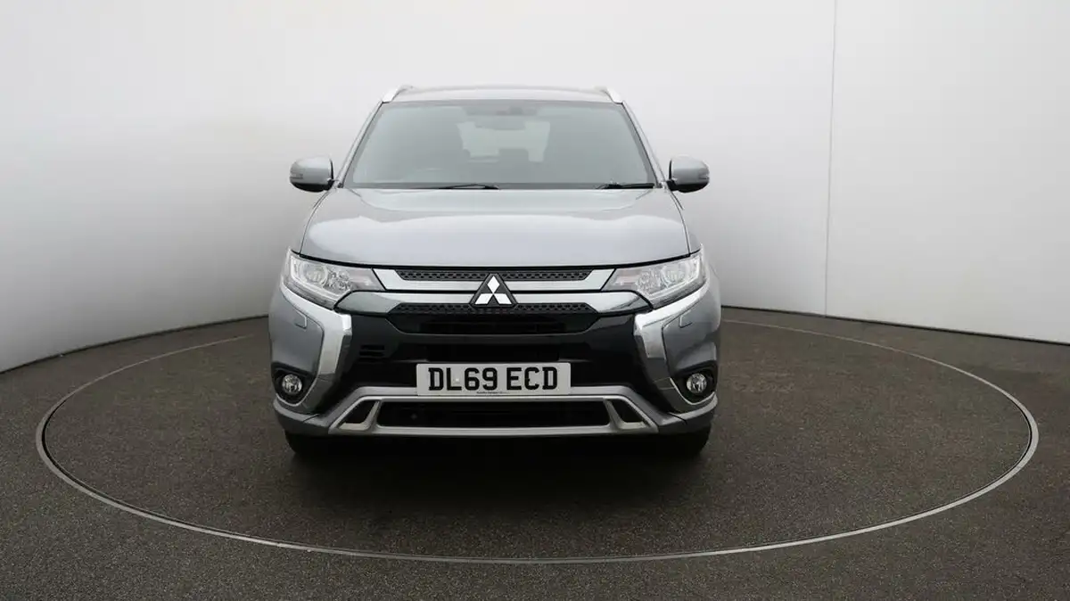 2020-mitsubishi-outlander-24-dynamic-phev-big-31