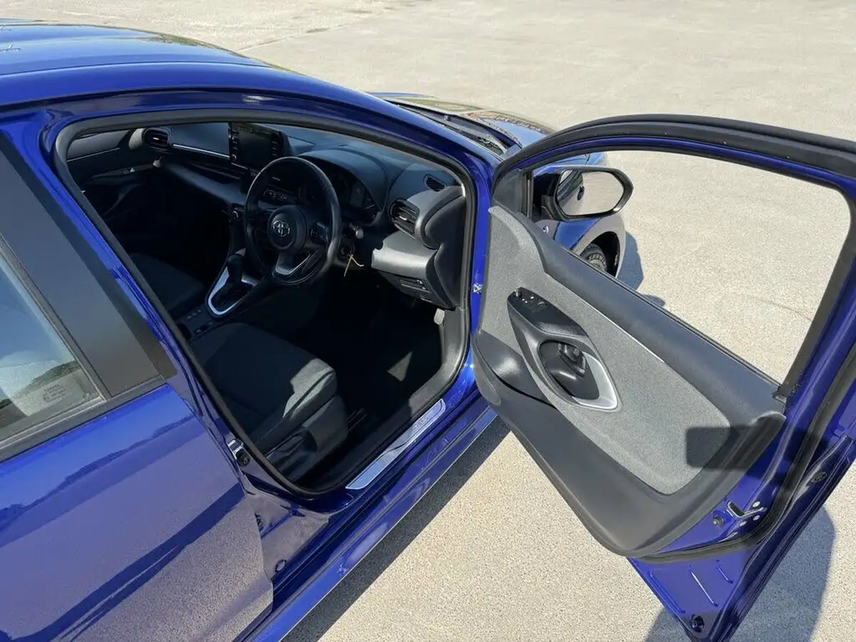 2021-toyota-yaris-15-vvt-i-icon-114bhp-hybrid-1490cc-e-cvt-big-8