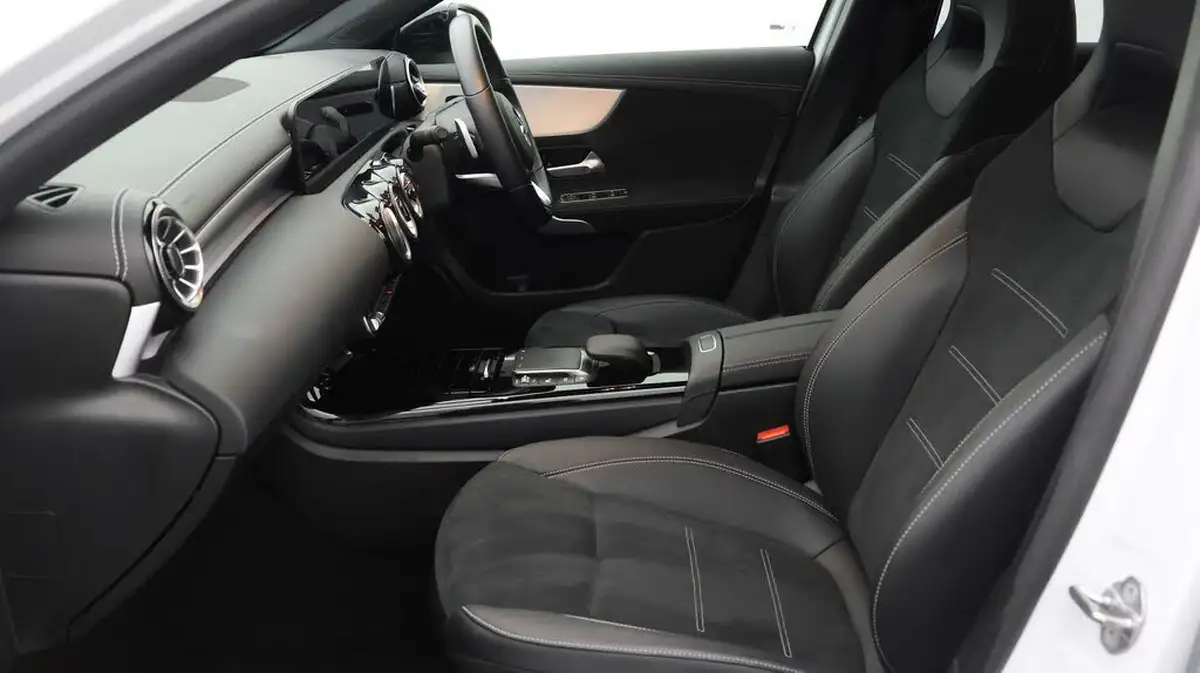 2022-mercedes-benz-a-class-13-a180-amg-line-executive-edition-hatchback-5d-7g-dct-big-13