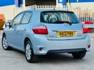 2012-toyota-auris-16-tr-small-37