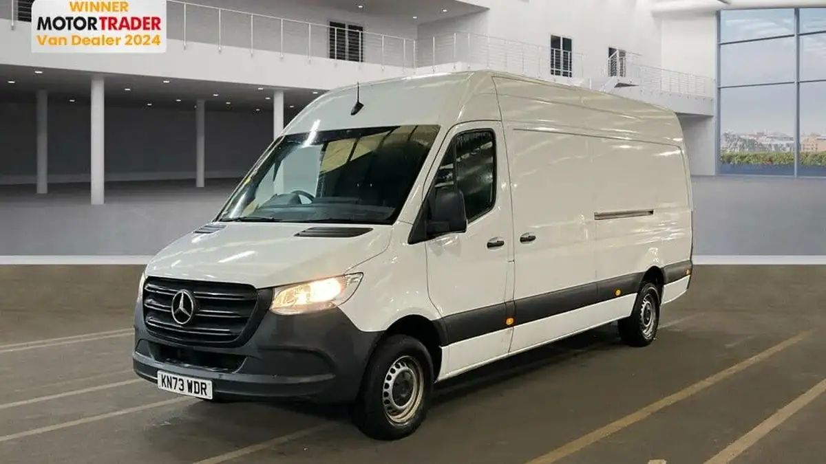 2023-mercedes-benz-sprinter-big-0