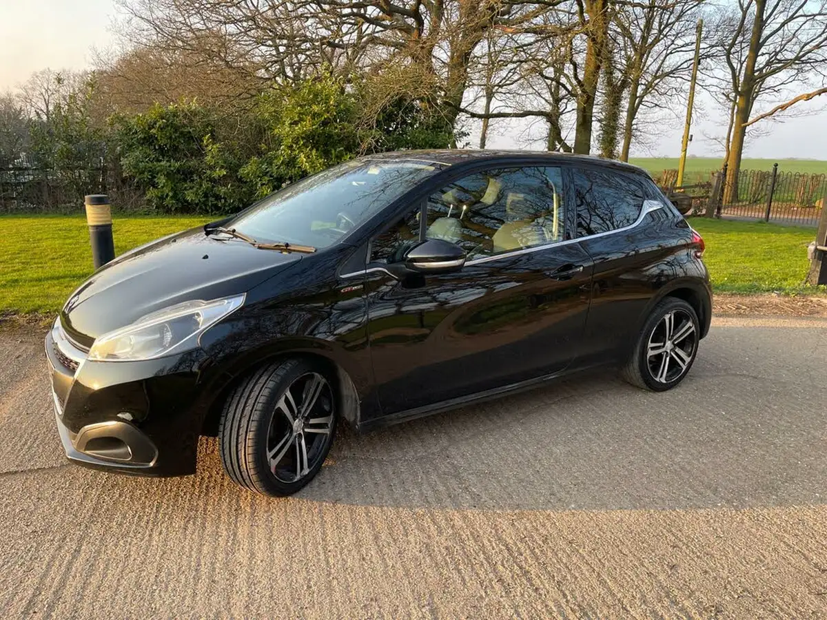 2015-peugeot-208-16bluehdi-gt-line-120bhp-ss-3d-big-15