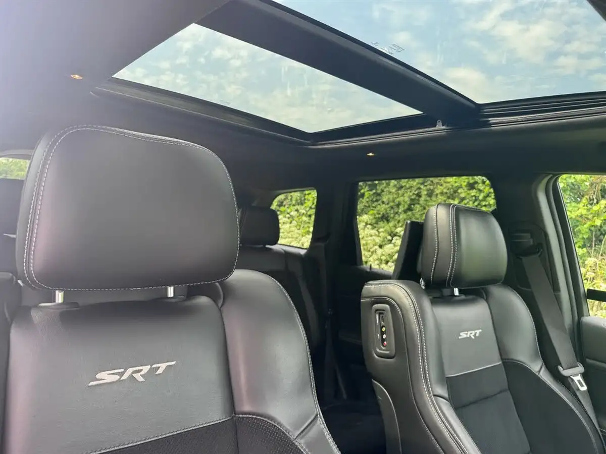 2017-jeep-grand-cherokee-64-hemi-srt-big-8