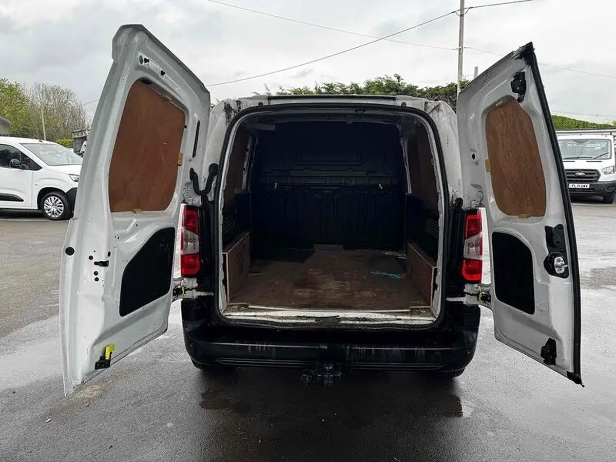 2020-peugeot-partner-12-puretech-1000-professional-110pseu6d-ss-big-14