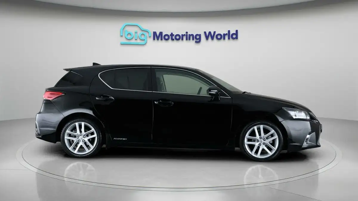 2018-lexus-ct-200h-18-luxury-big-8