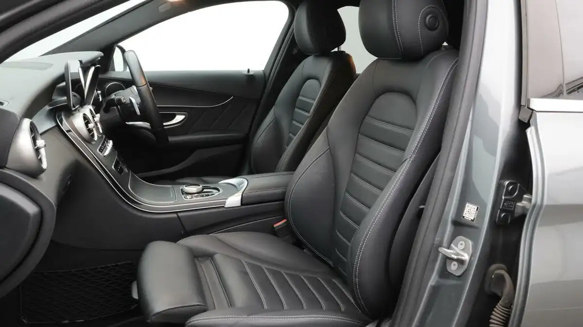 2019-mercedes-benz-c-class-20d-c300d-amg-line-245ps-ss-saloon-4d-big-14