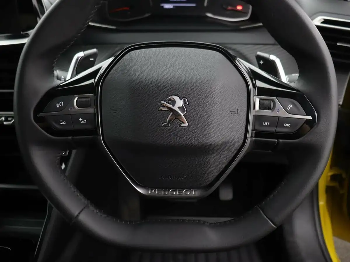 2023-peugeot-208-12-puretech-active-premium-100ps-eat8-big-27