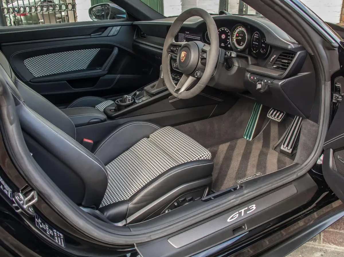 2023-porsche-911-40-gt3-touring-package-pdk-big-2