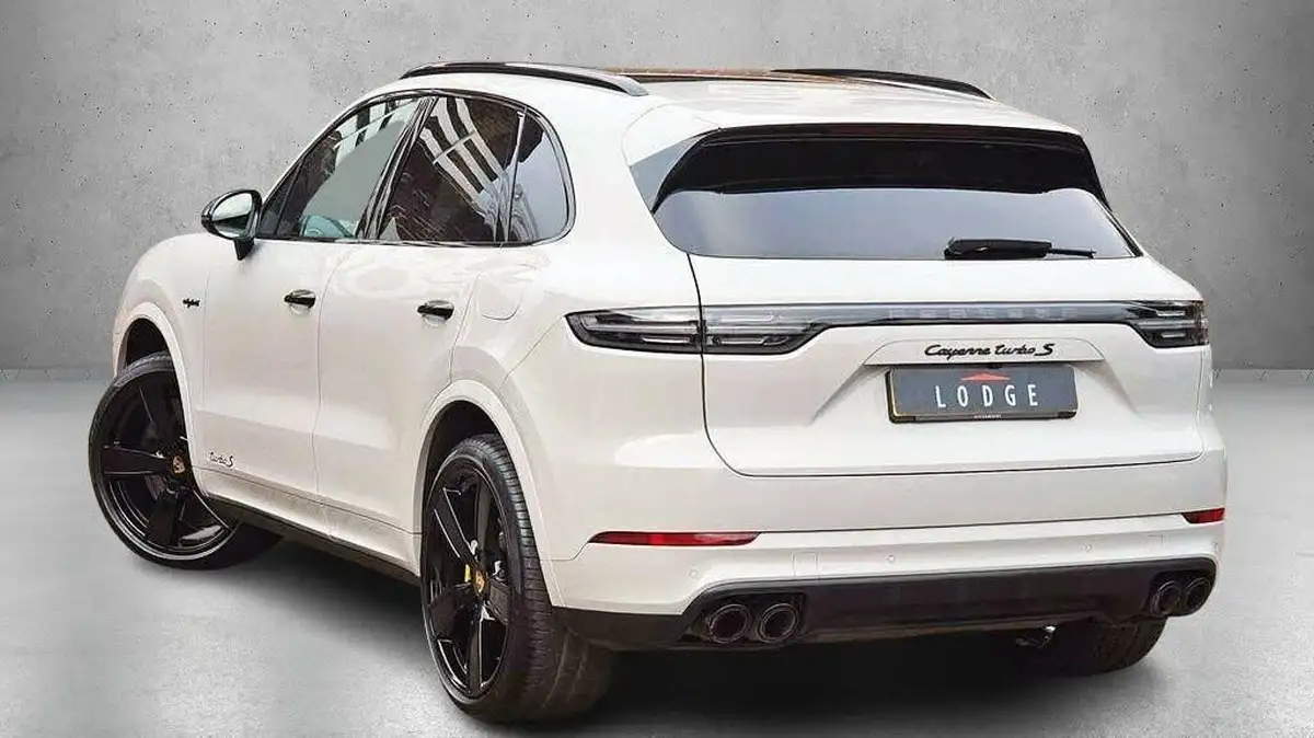 2020-porsche-cayenne-40-v8-turbo-s-e-hybrid-station-wagon-big-4