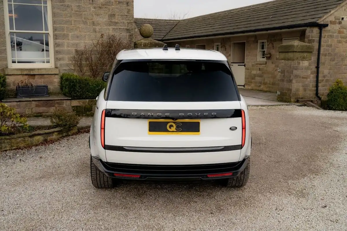 2023-land-rover-range-rover-30-p400-autobiography-big-30