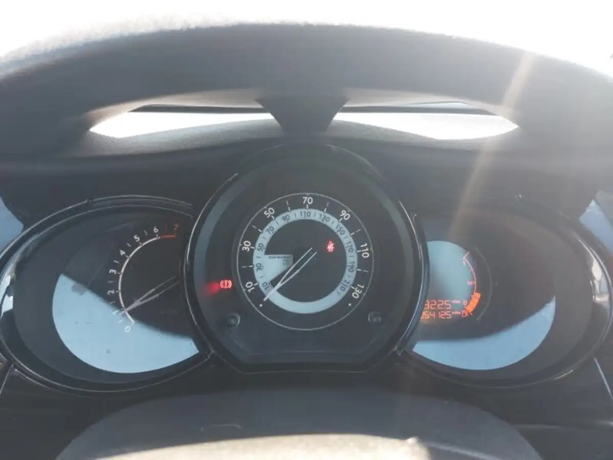 2016-citroen-c3-12-platinum-big-10