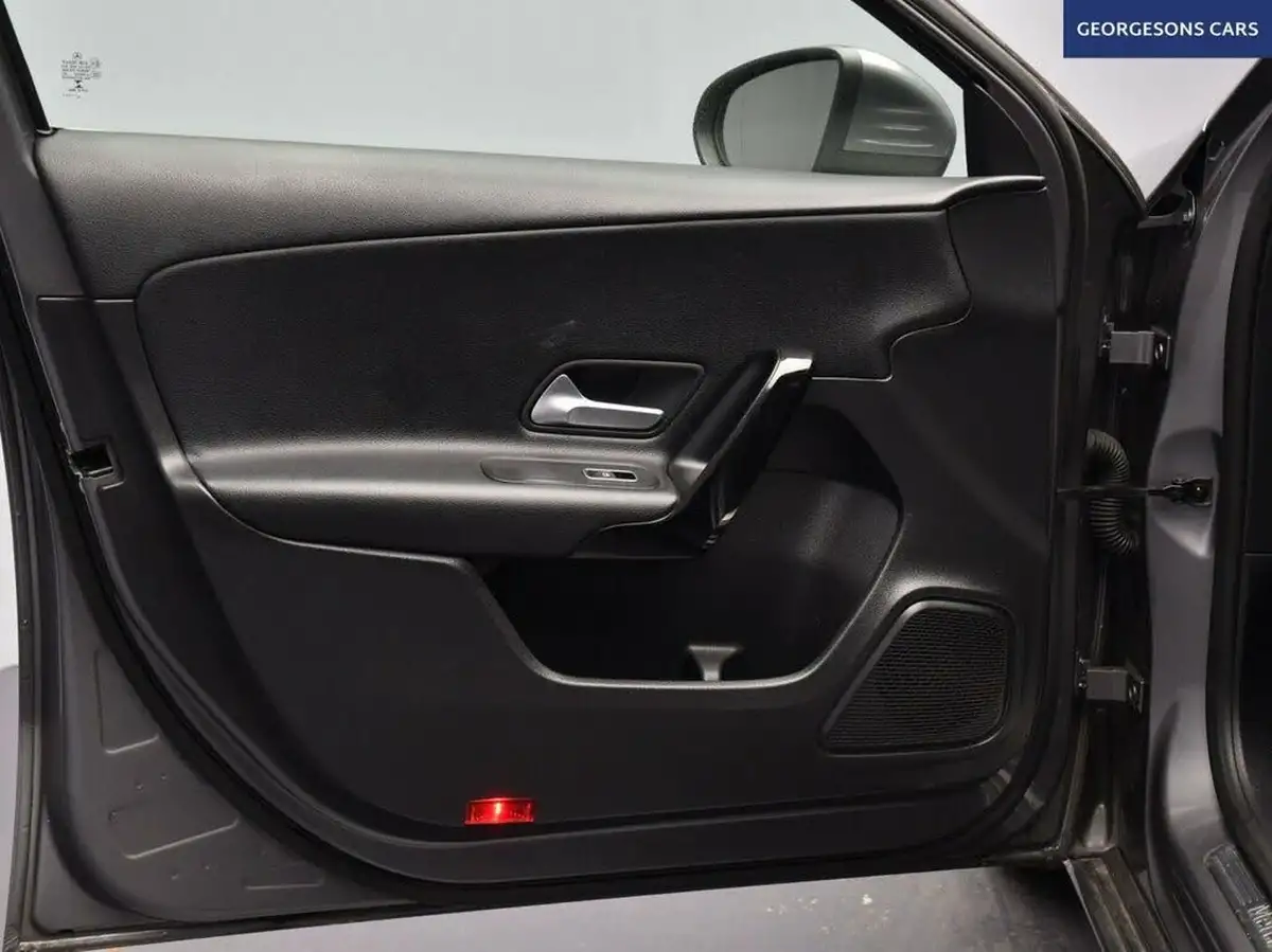 2019-mercedes-benz-a-class-13-a180-se-big-24