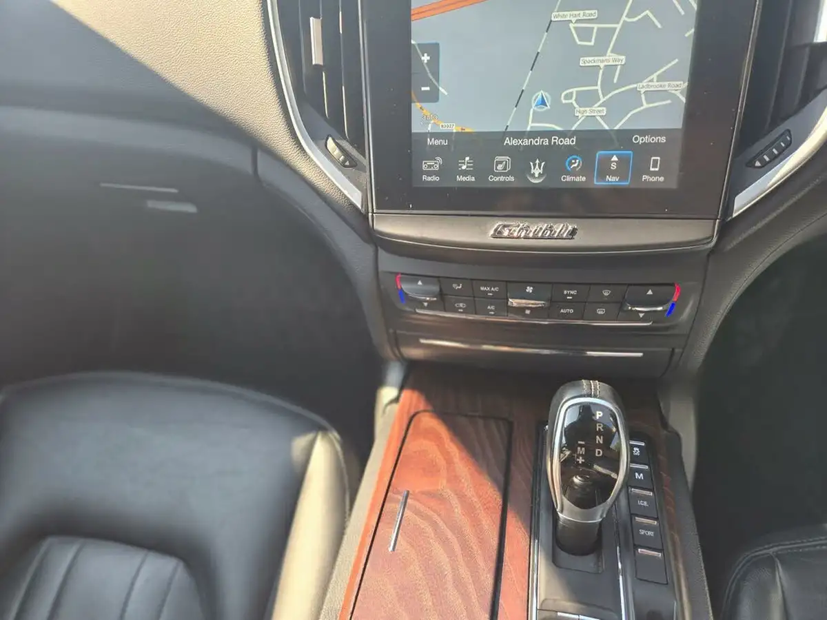 2017-maserati-ghibli-30td-big-20