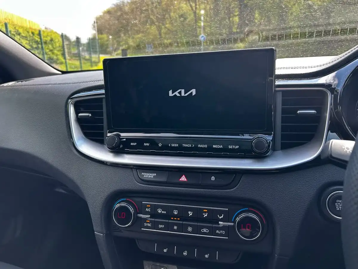 2024-kia-ceed-15-t-gdi-gt-line-s-138bhp-big-13