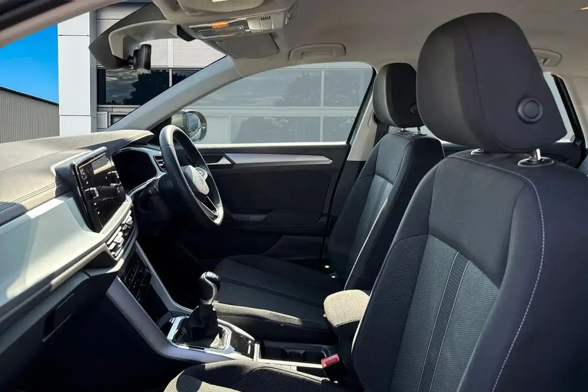 2022-volkswagen-t-roc-10-tsi-life-big-15