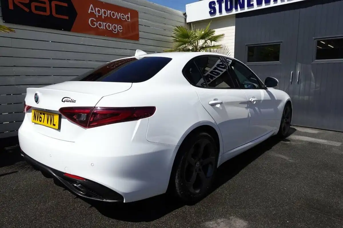 2017-alfa-romeo-giulia-22td-speciale-big-16