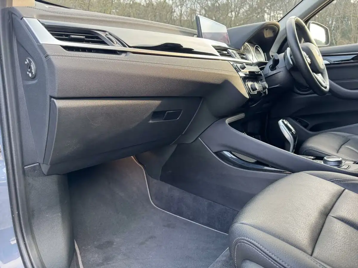 2021-bmw-x1-20-xdrive20i-xline-big-11