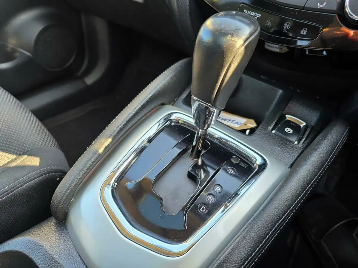 2016-nissan-qashqai-12-dig-t-n-connecta-xtronic-cvt-big-25