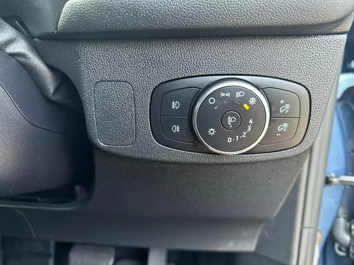 2022-ford-focus-10t-titanium-125ps-hybrid-mhev-hatchback-powershift-big-22