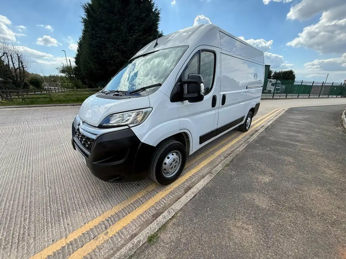 2022-citroen-relay-22bluehdi-35-l2h2-enterprise-big-11