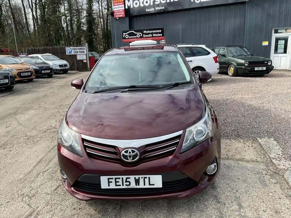 2015-toyota-avensis-20td-icon-business-edition-saloon-4d-big-36