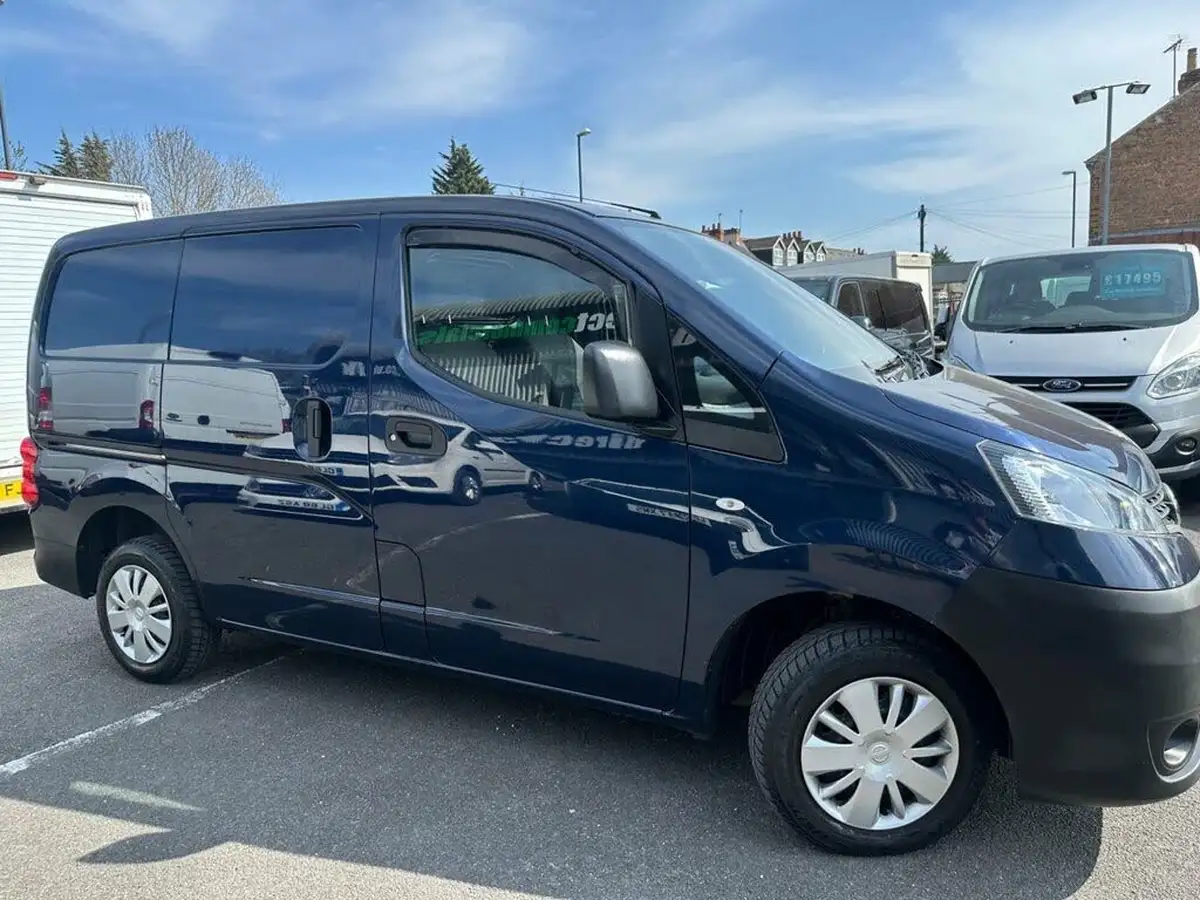 2019-nissan-nv200-15td-acenta-89bhp-crewcab-van-big-5