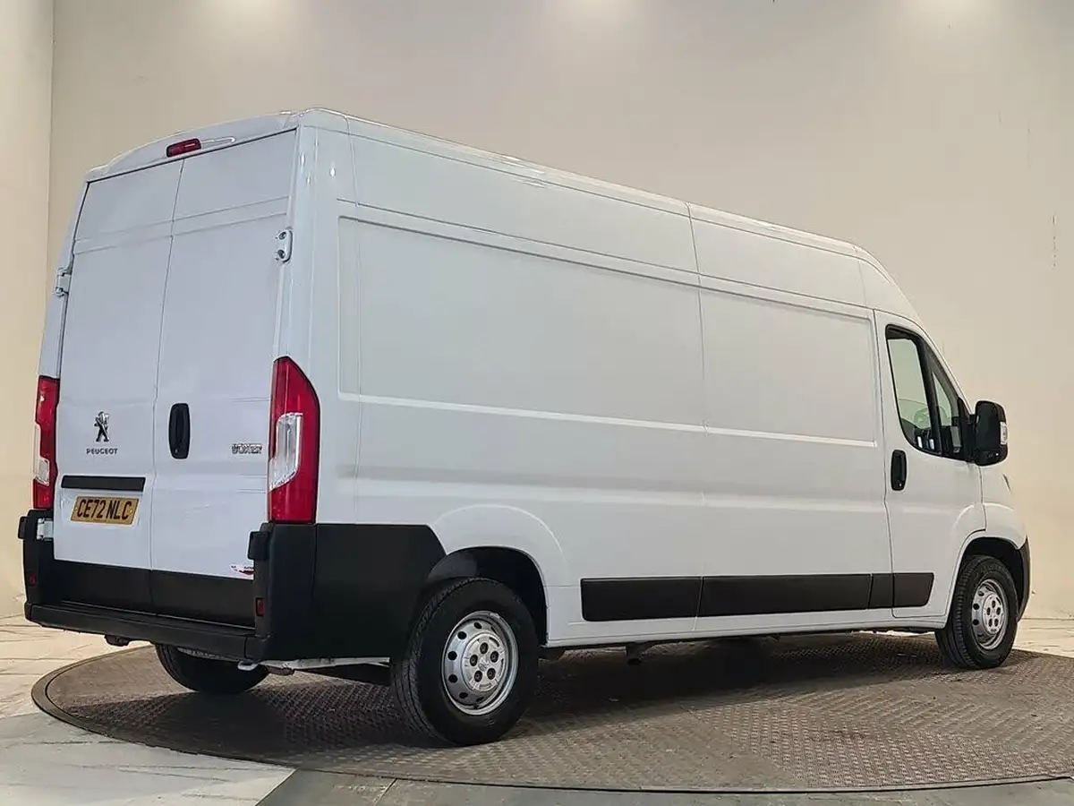 2022-peugeot-boxer-22-bluehdi-professional-335-l3-h2-panel-big-16