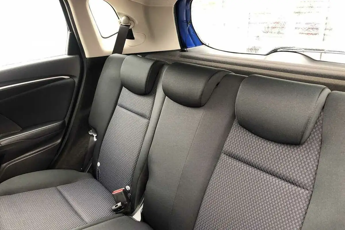 2019-honda-jazz-13-i-vtec-se-cvt-big-12