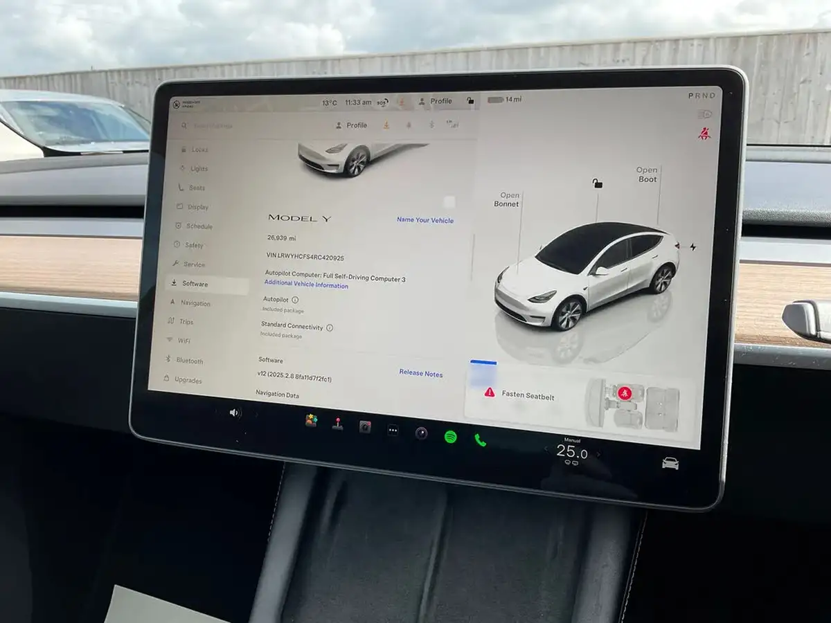 2024-tesla-model-y-e-rwd-big-24