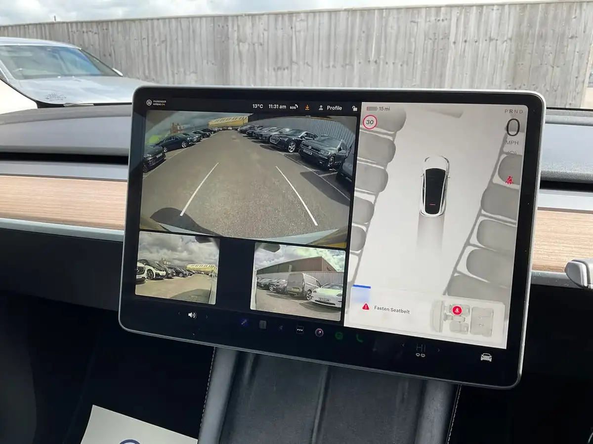 2024-tesla-model-y-e-rwd-big-28