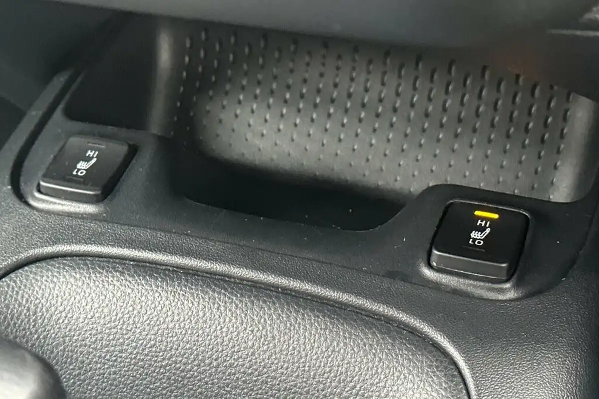 2022-toyota-corolla-18-vvt-i-icon-tech-spare-wheel-touring-sports-5d-big-26