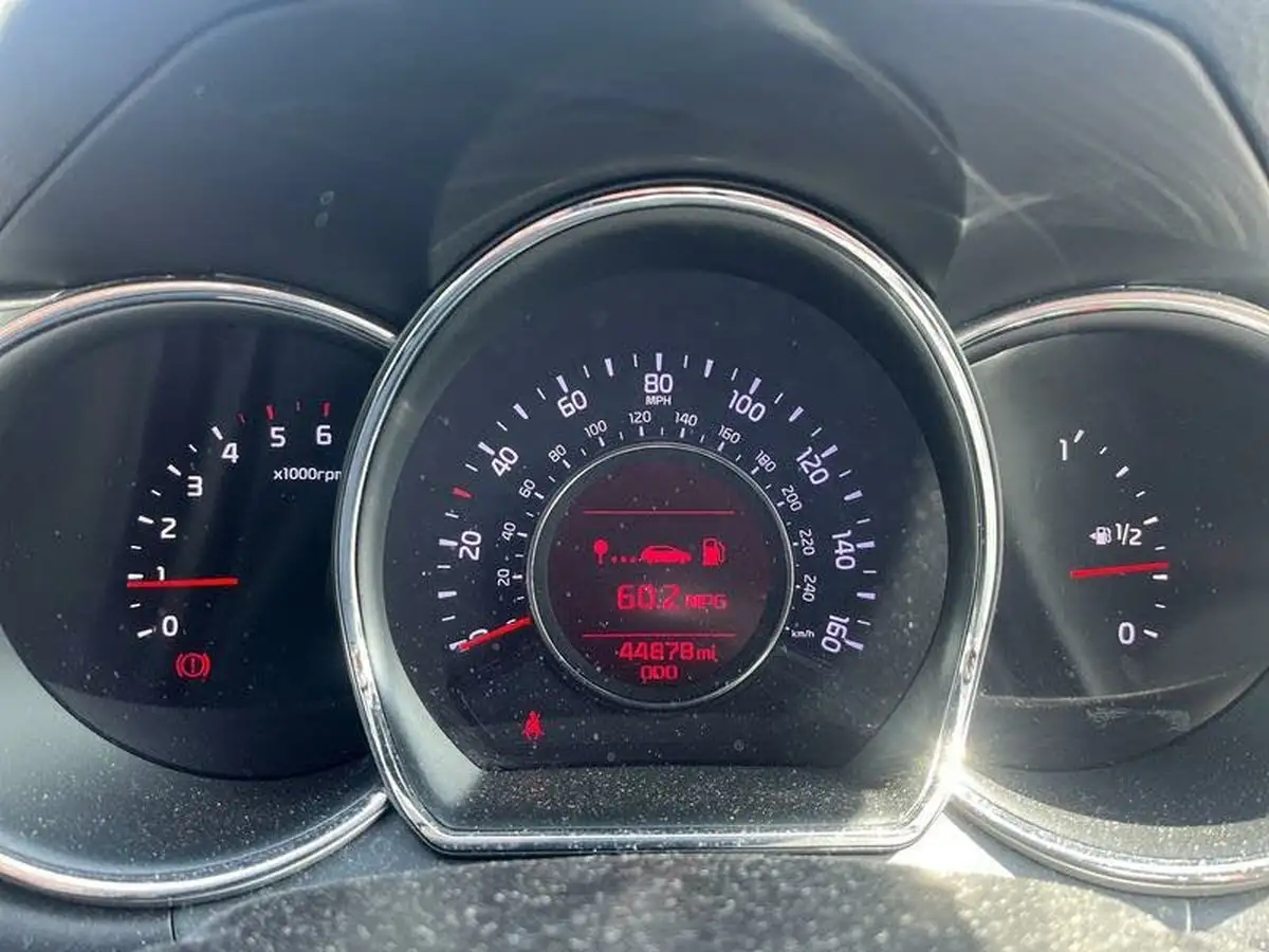 2017-kia-ceed-16crdi-2-hatchback-big-13