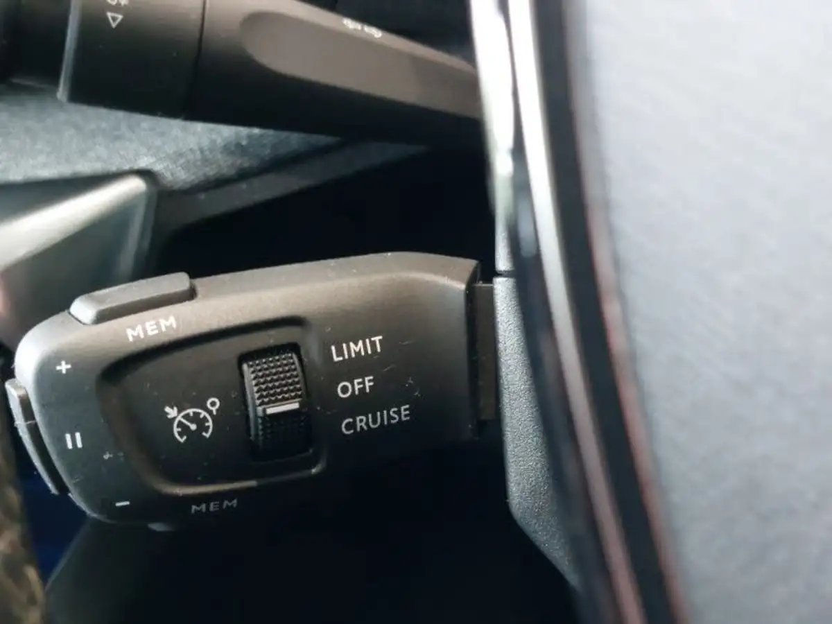 2022-peugeot-5008-suv-15-bluehdi-allure-premium-big-14