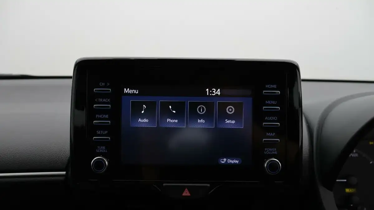 2021-toyota-yaris-15-vvt-i-icon-114bhp-hybrid-1490cc-e-cvt-big-11