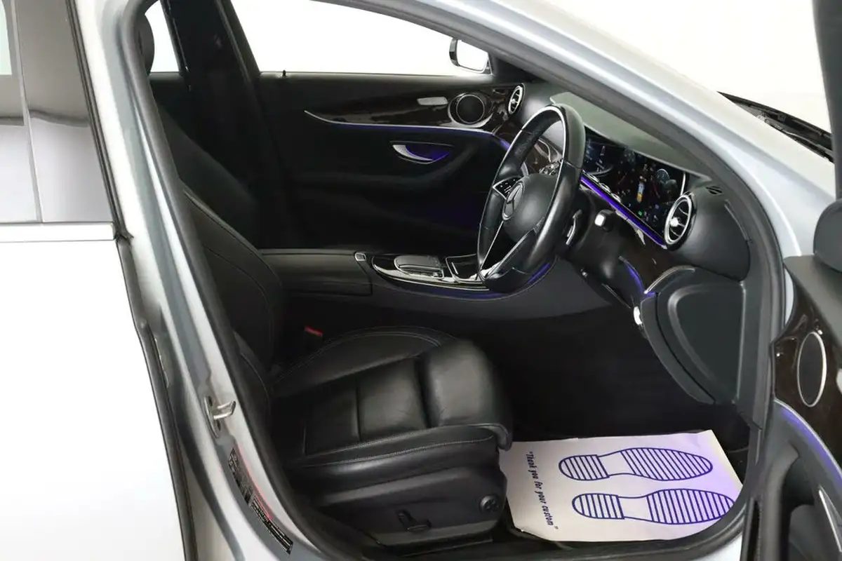 2020-mercedes-benz-e-class-20d-e300de-amg-line-edition-eq-power-saloon-4d-big-17